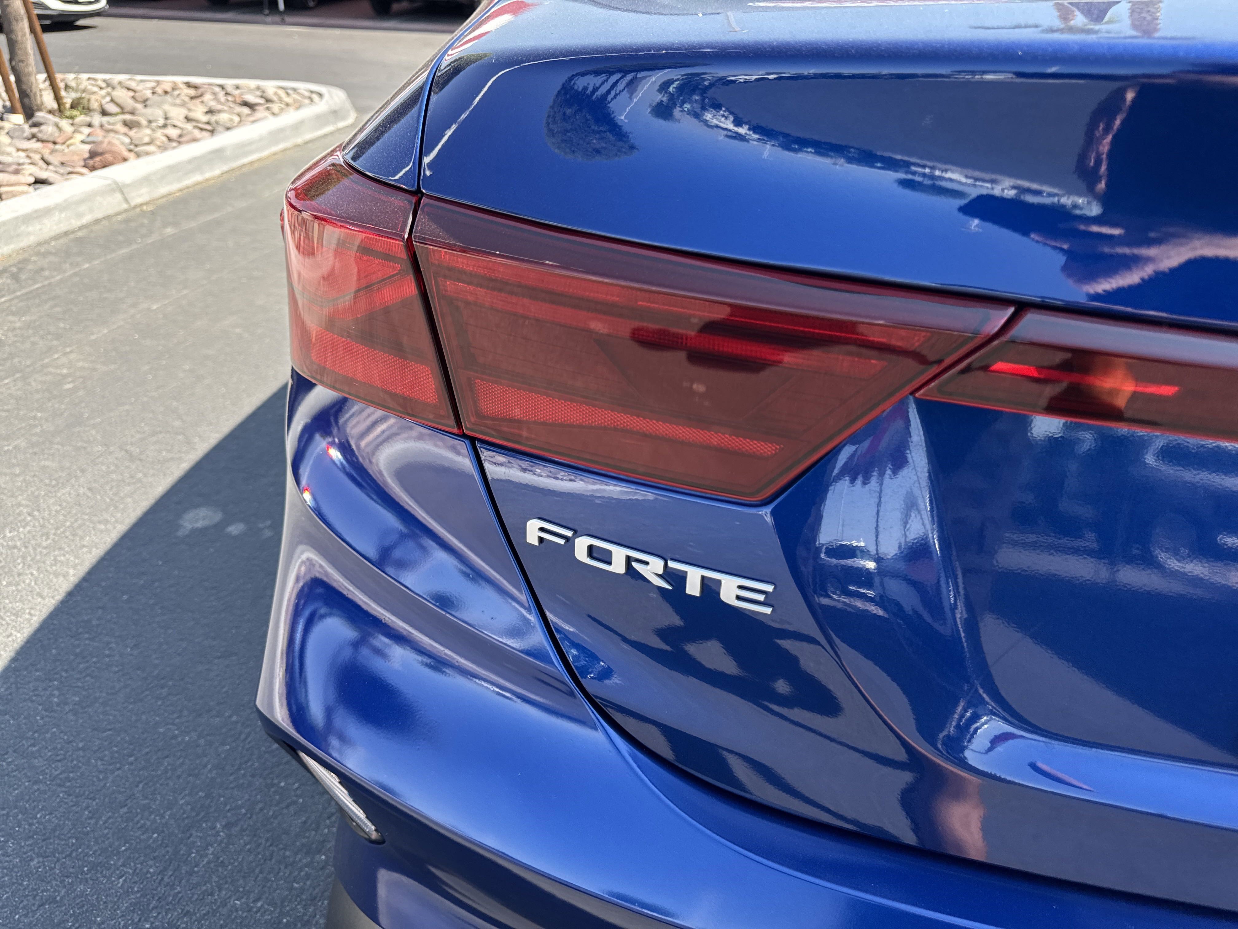 2023 Kia Forte LXS photo 2