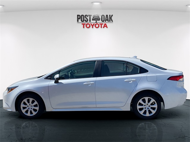 2025 Toyota Corolla LE photo 3
