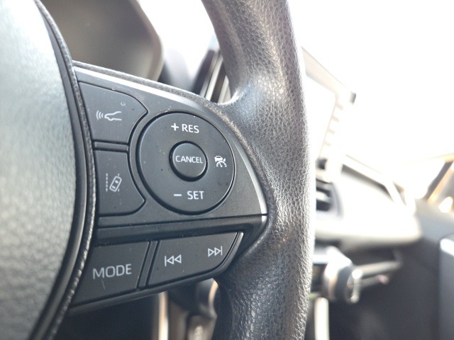 2019 Toyota RAV4 Hybrid XLE photo 23
