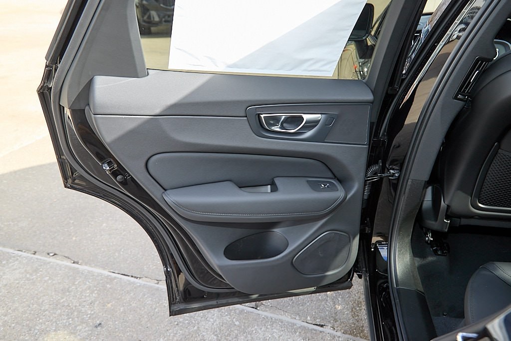 2026 VOLVO XC60 - Image 17