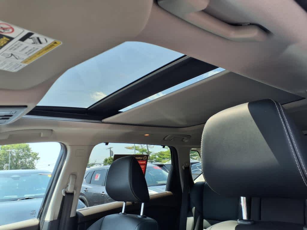 2021 Nissan Rogue SL photo 17
