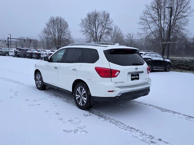 2020 Nissan Pathfinder S photo 3