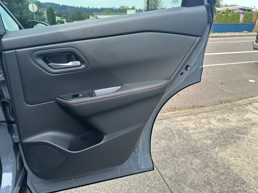 2026 Nissan Rogue SV photo 20