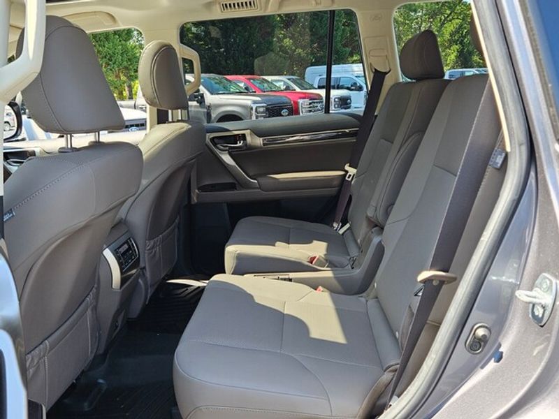 2021 Lexus GX 460 Premium photo 3
