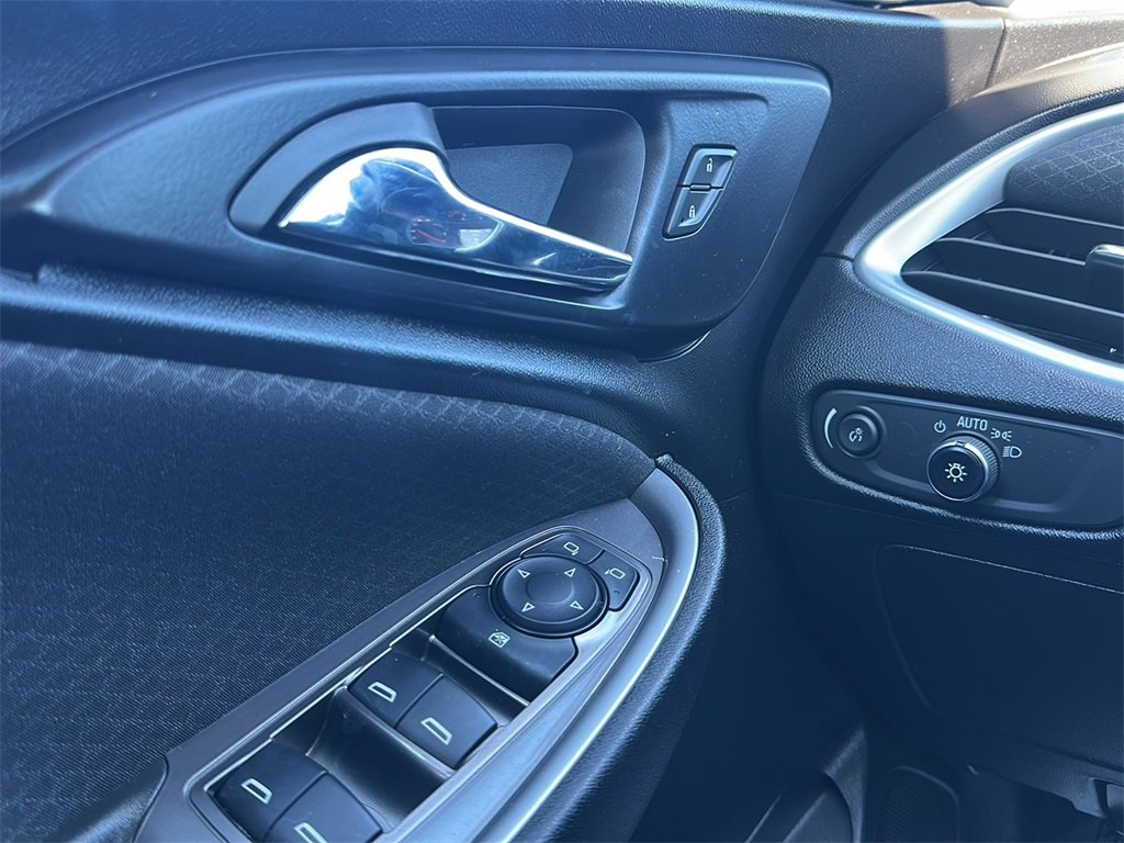 2022 Chevrolet Malibu LS photo 12