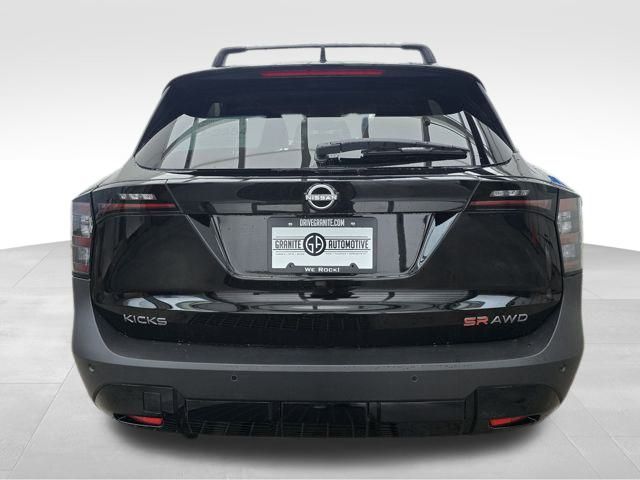 2026 Nissan Kicks SR photo 2