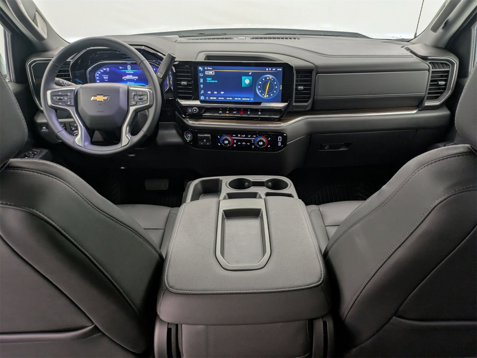 2025 Chevrolet Silverado 1500 LT photo 14
