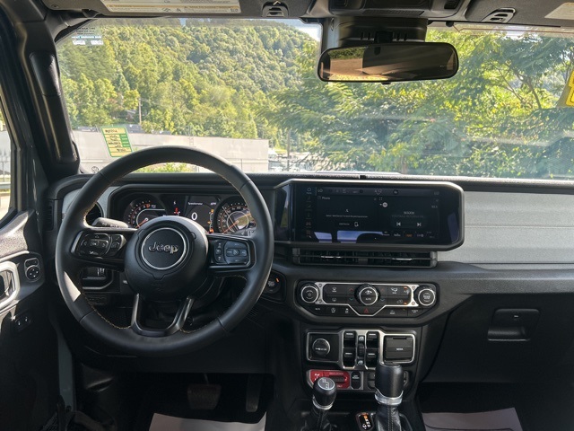 2024 Jeep Gladiator photo 16