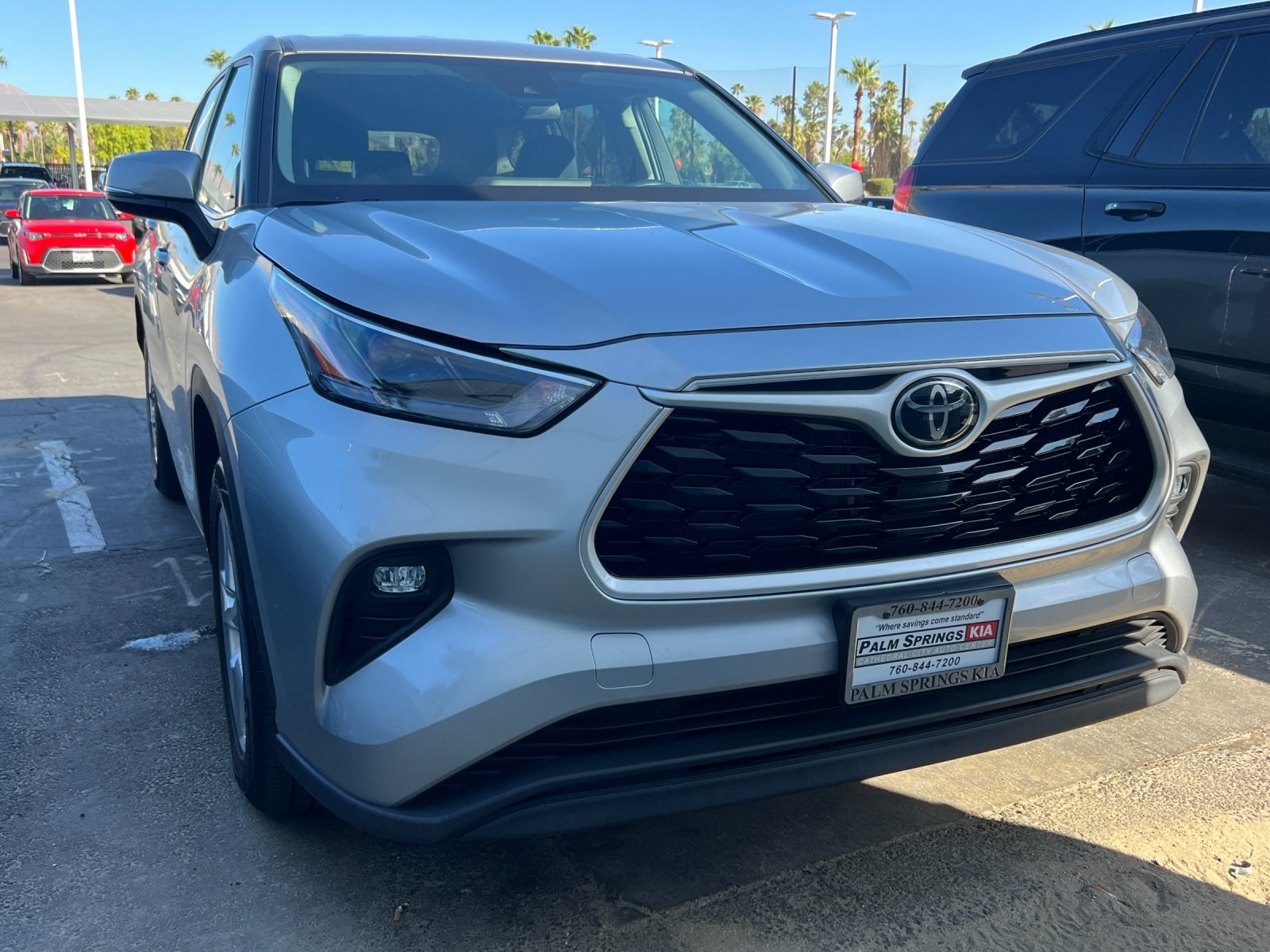 2023 Toyota Highlander LE photo 2