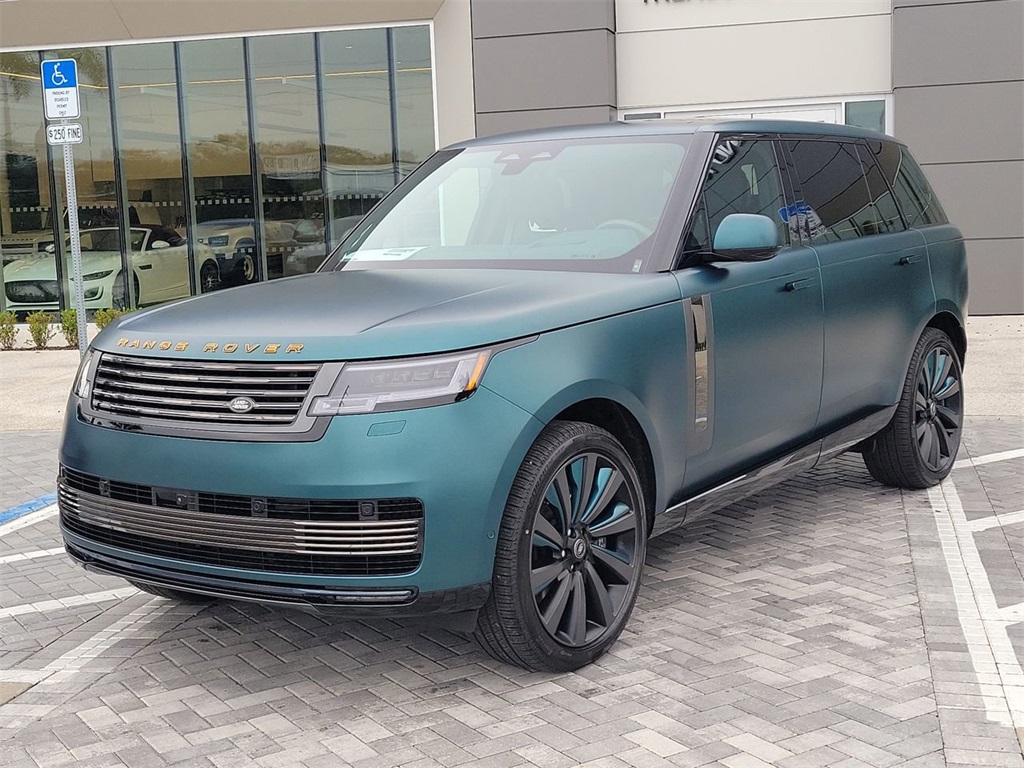 2025 Land Rover Range Rover SV's photo