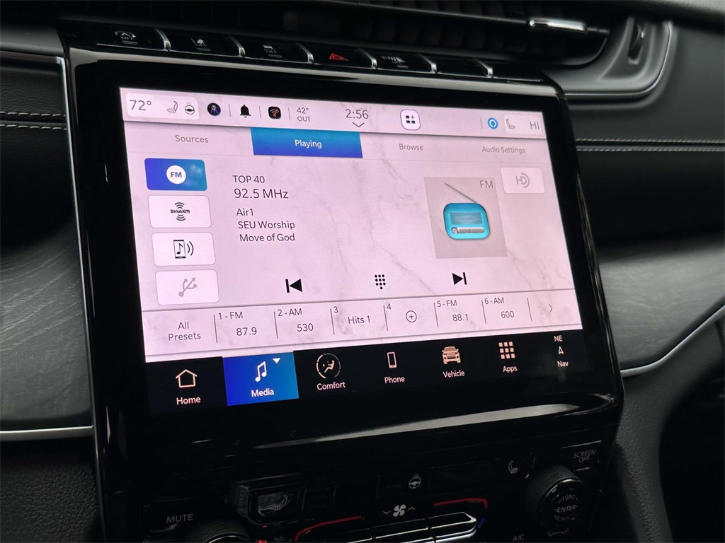 2025 Jeep Grand Cherokee Limited photo 2