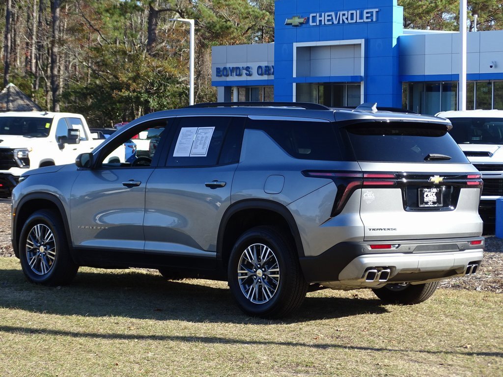 2025 Chevrolet Traverse 1LT photo 3