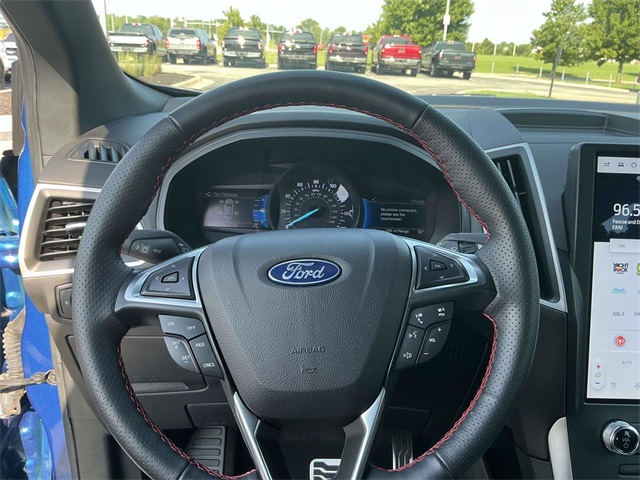 2022 Ford Edge ST photo 19