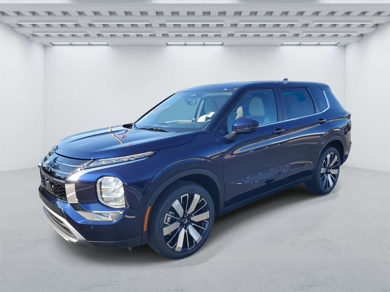 2025 Mitsubishi Outlander SE photo 2