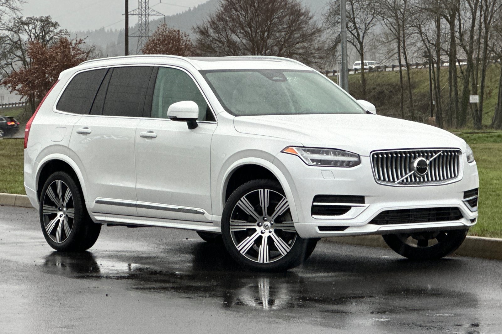 2023 Volvo XC90 Core's photo