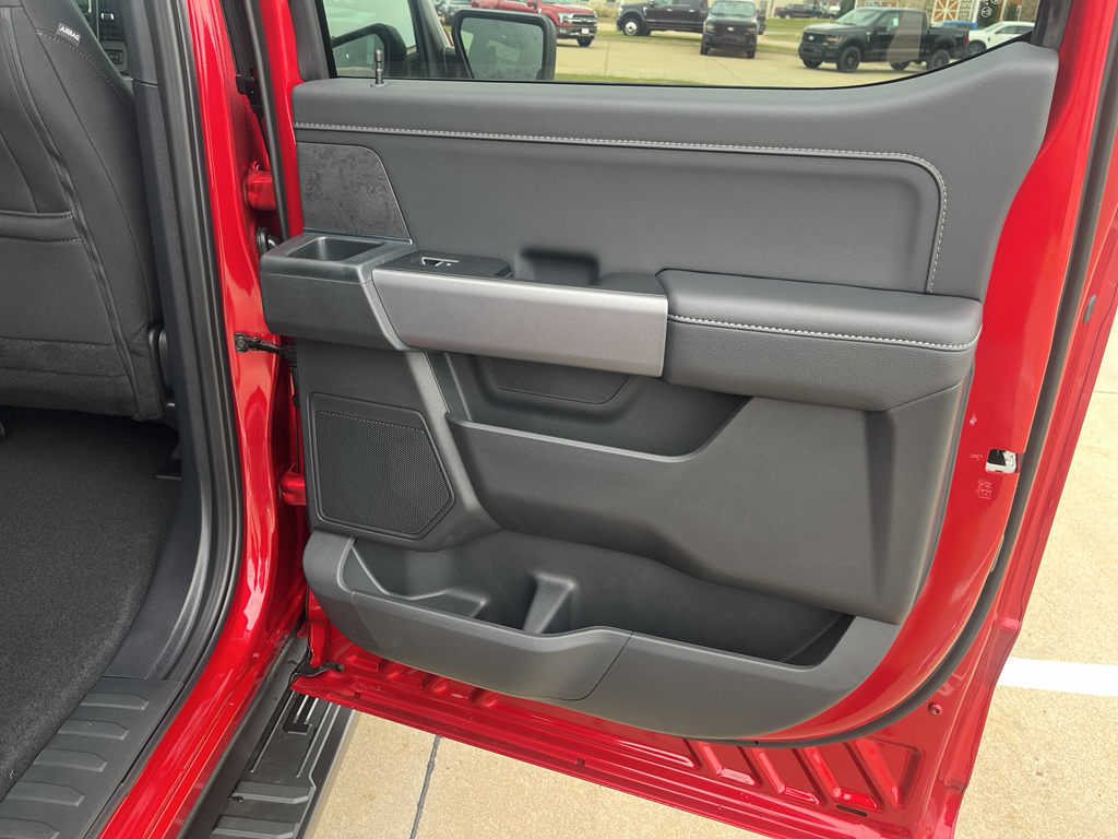 2025 Ford F-150 XLT photo 32