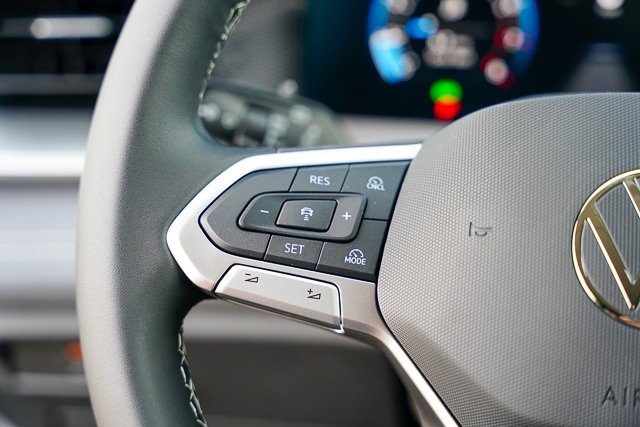 2025 Volkswagen Tiguan SE photo 12