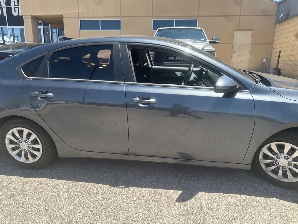 2023 Kia Forte LX photo 4
