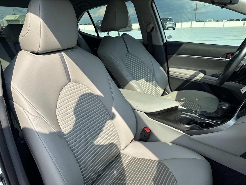 2023 Toyota Camry SE photo 8