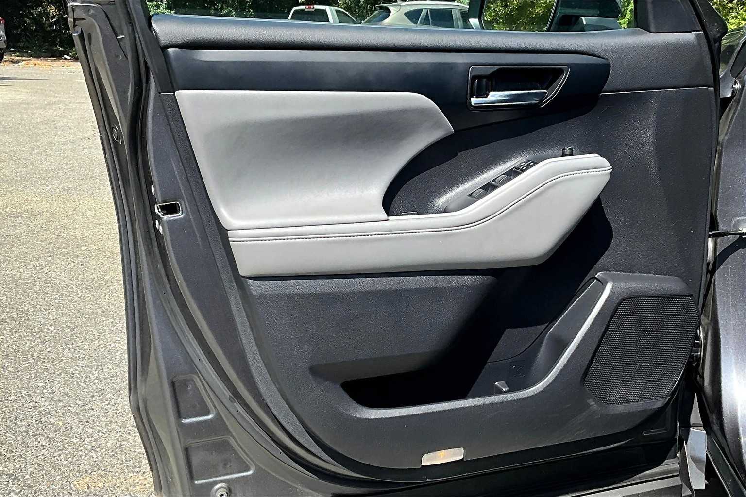 2022 Toyota Highlander XLE photo 21