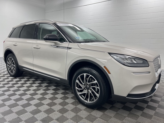 2022 Lincoln Corsair Standard photo 3