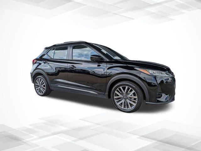 2024 Nissan Kicks SR photo 2