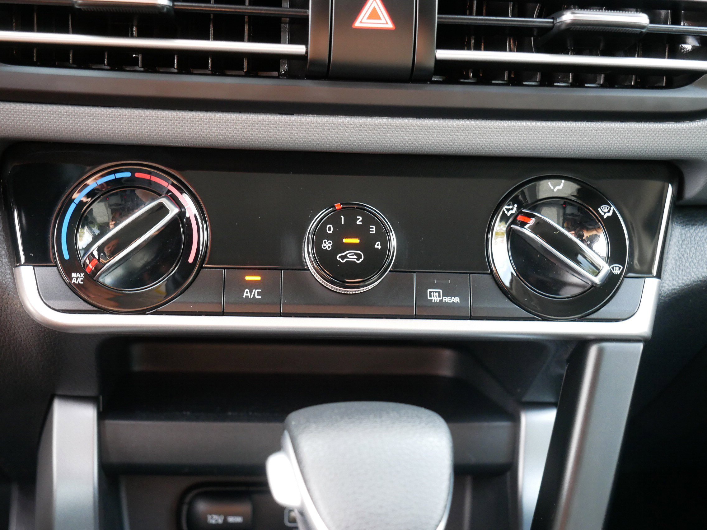 2023 Kia Seltos LX photo 19