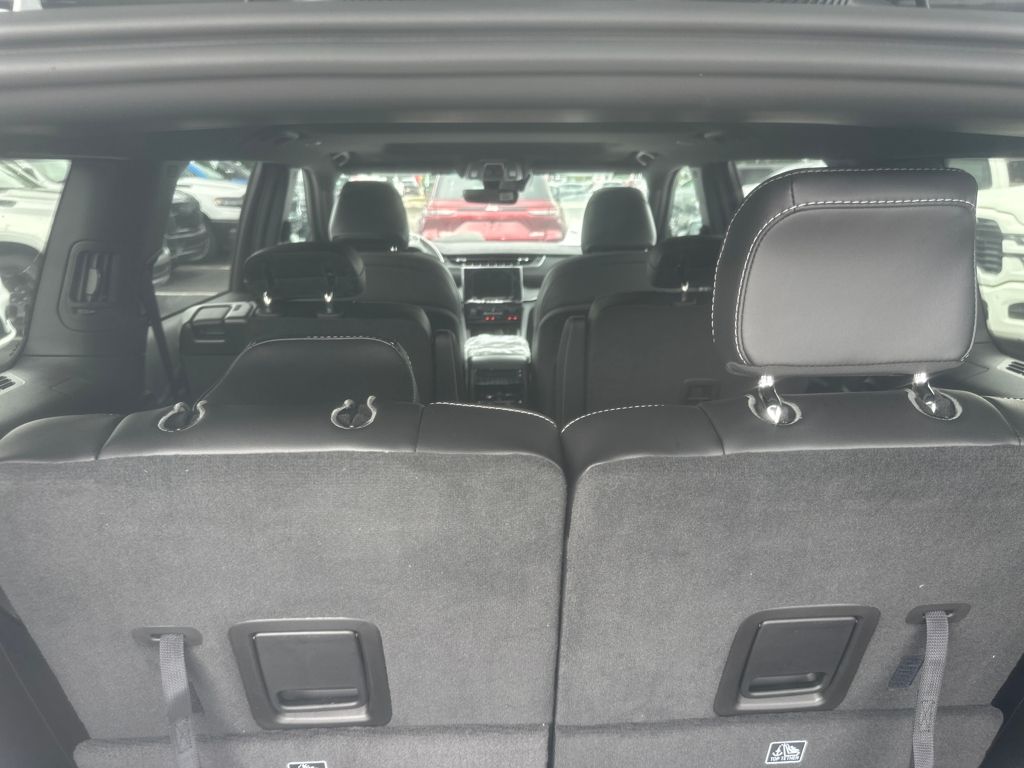 2025 Jeep Grand Cherokee Altitude X photo 14