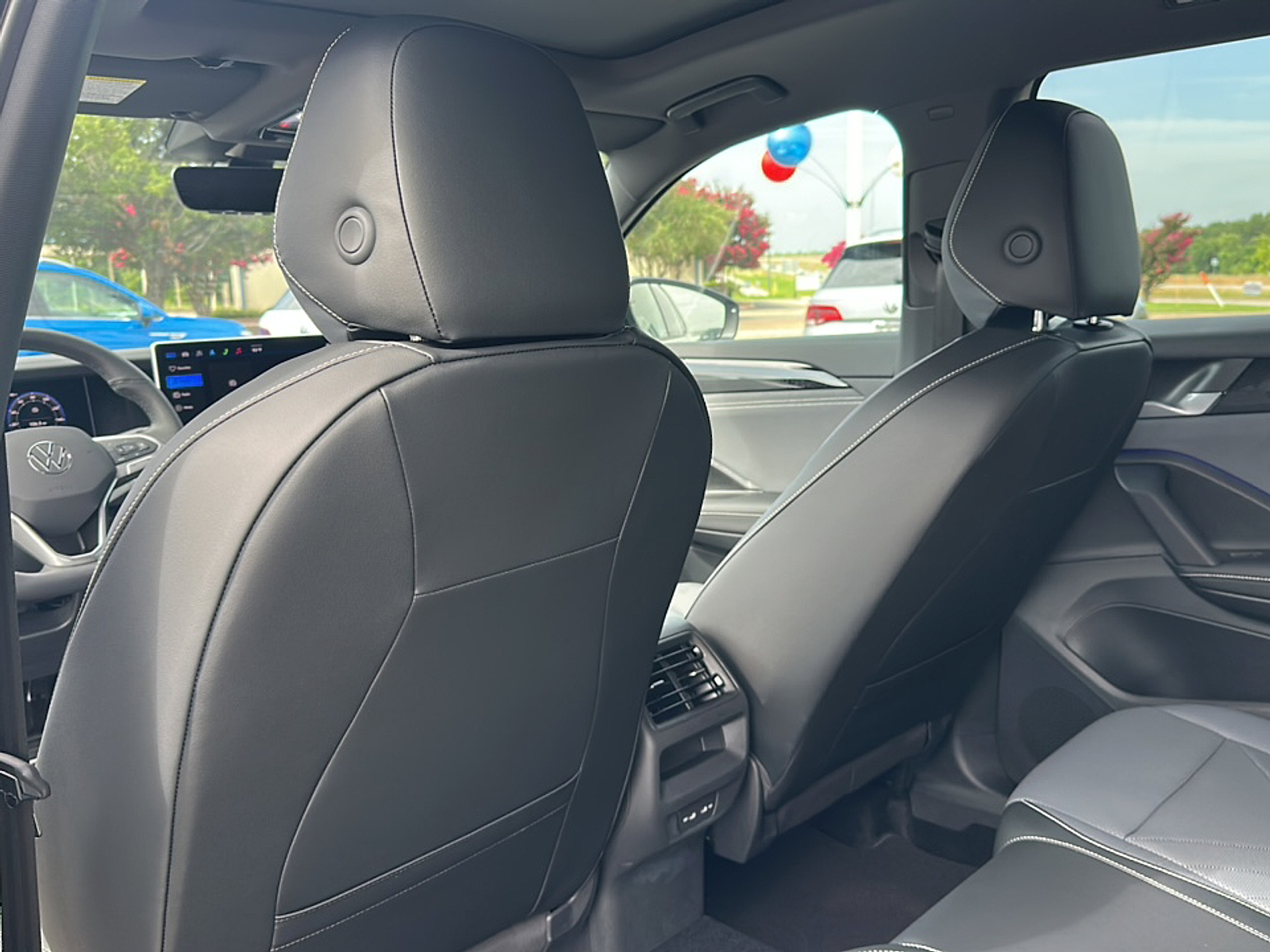2025 Volkswagen Tiguan SE R-Line Black photo 5