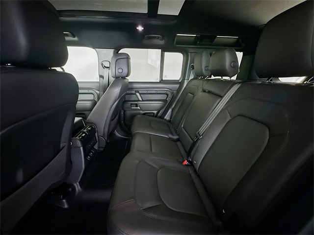 2025 Land Rover Defender 110 X-Dynamic SE photo 22