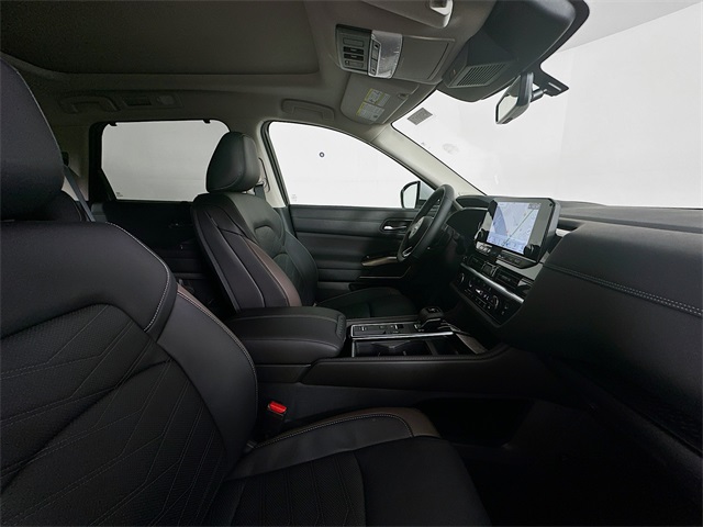 2025 Nissan Pathfinder Platinum photo 29