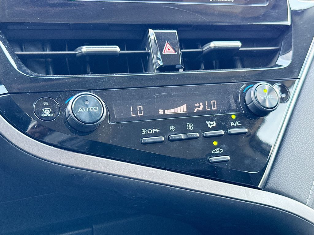 2022 Toyota Camry SE photo 25