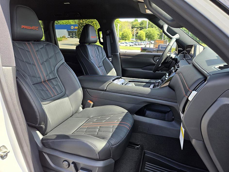 2025 Nissan Armada photo 12