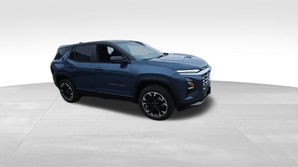 2026 Chevrolet Equinox LT photo 2