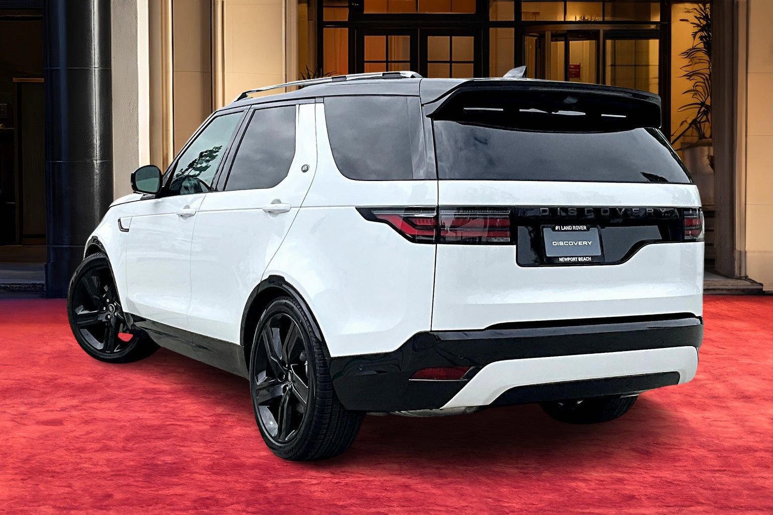 2025 Land Rover Discovery SE photo 2