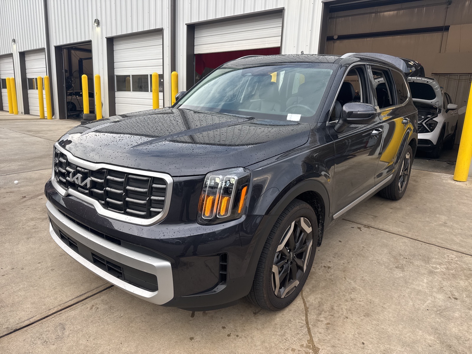 2025 Kia Telluride S photo 2