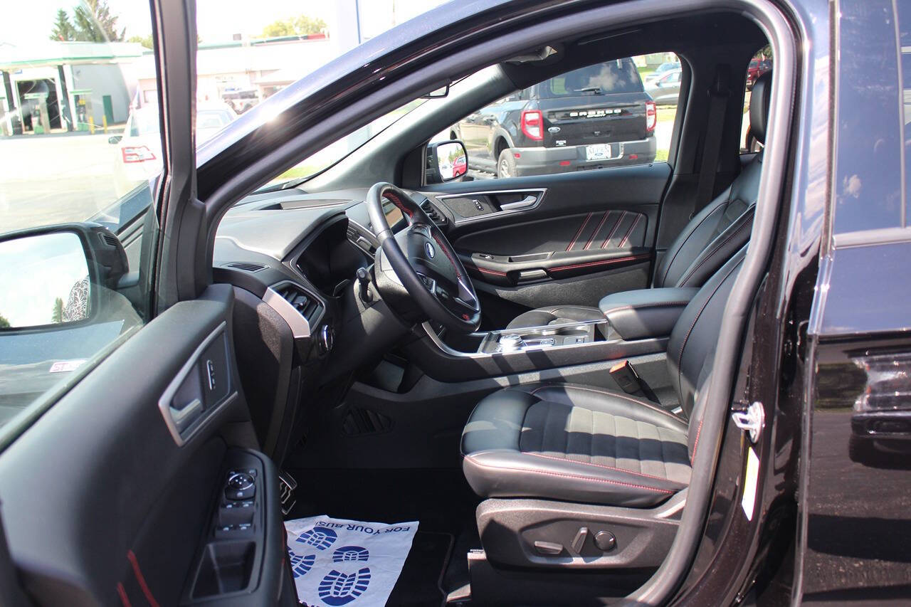 2024 Ford Edge ST photo 9