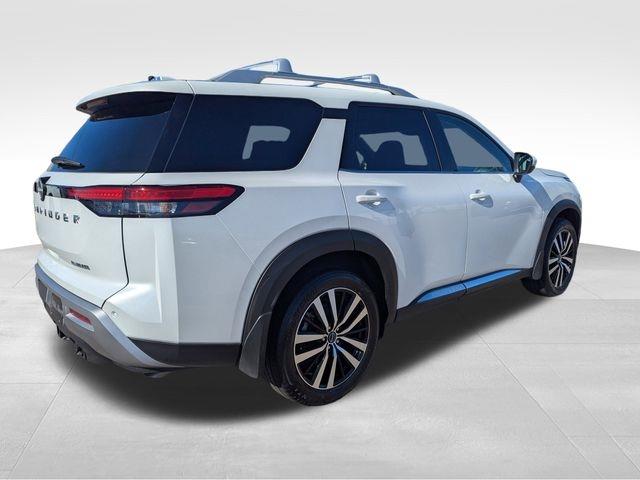 2025 Nissan Pathfinder Platinum photo 5