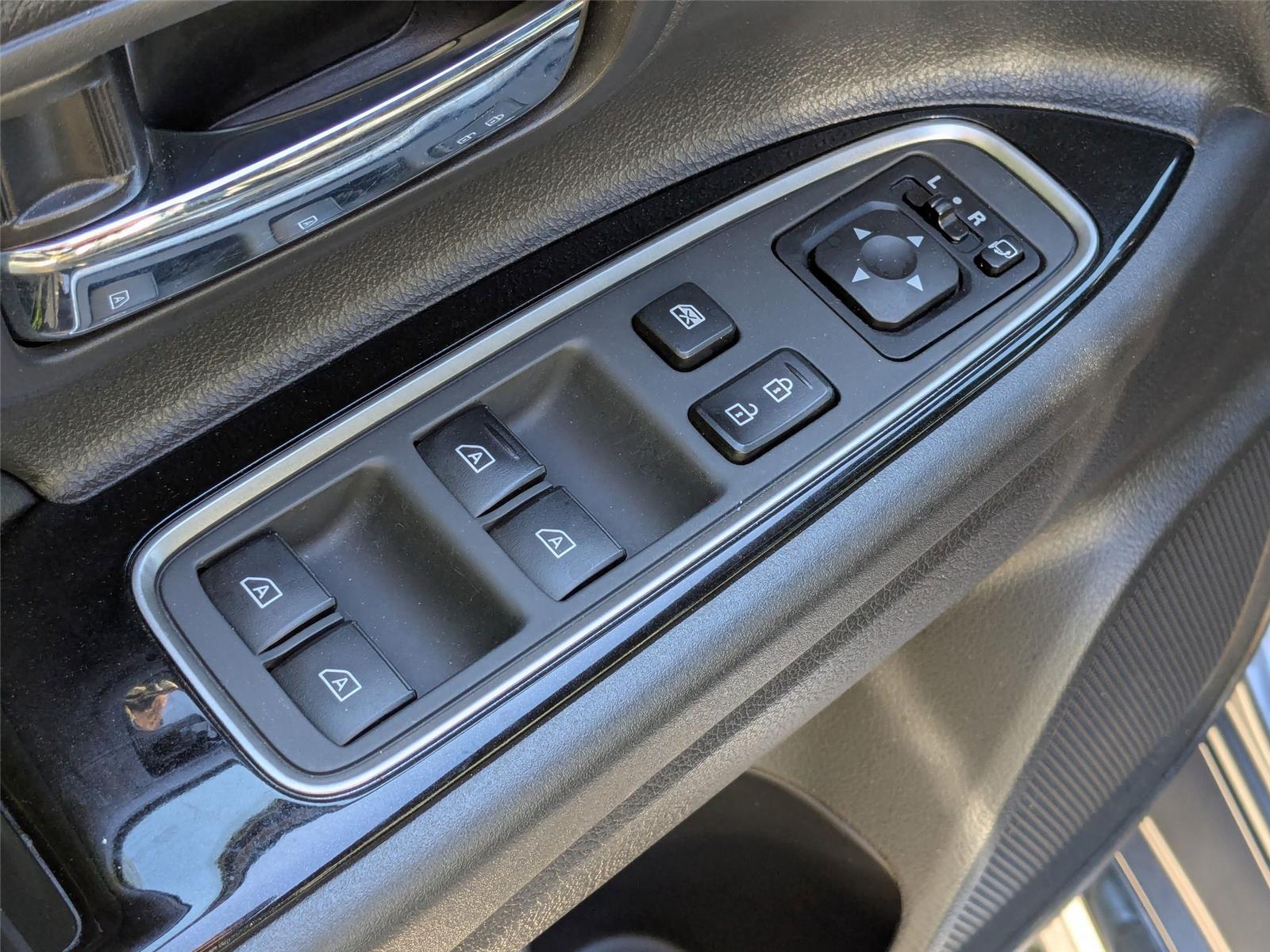 2020 Mitsubishi Outlander PHEV SEL photo 12