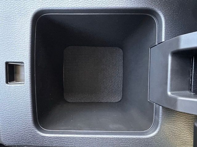 2024 Mitsubishi Outlander photo 39