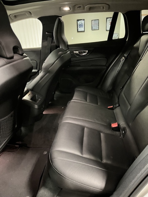 2024 Volvo V60 Cross Country B5 Plus photo 9