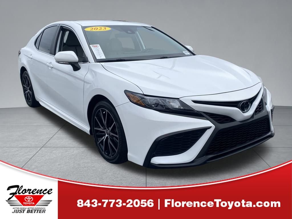 2023 Toyota Camry SE's photo