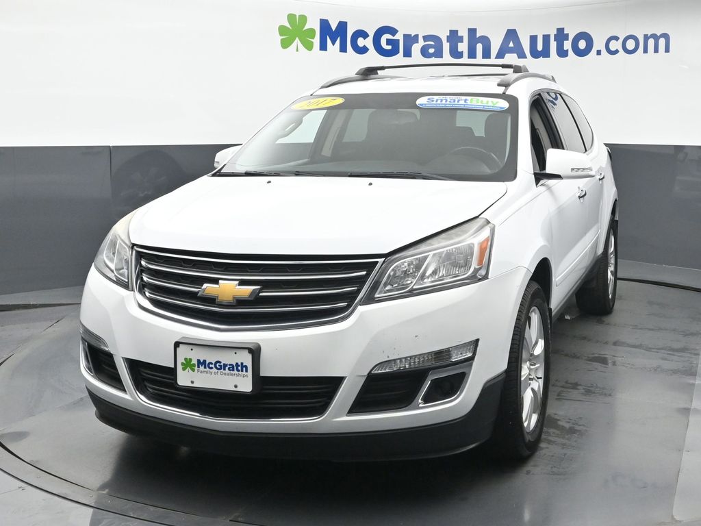 2017 Chevrolet Traverse 1LT photo 3