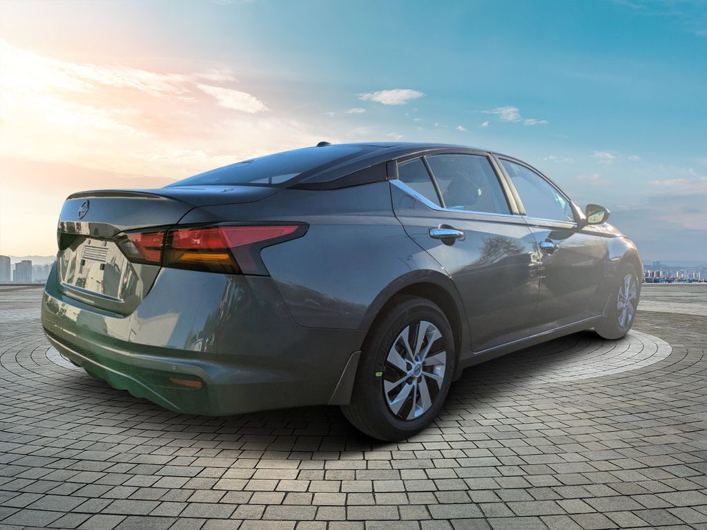 2025 Nissan Altima S photo 3