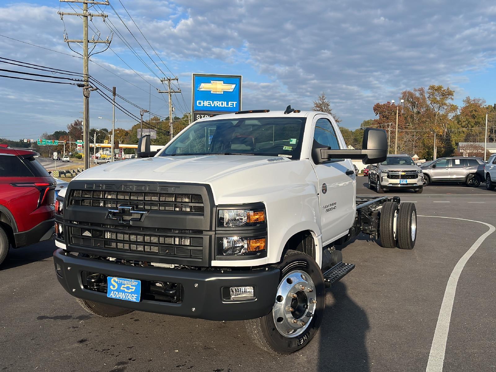 2023 Chevrolet Silverado 4500 Medium Duty Chassis Cab Work Truck's photo