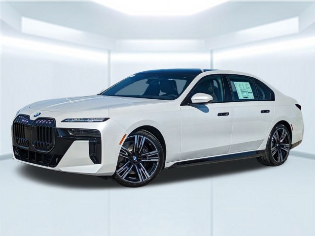 2025 BMW 740i 740i