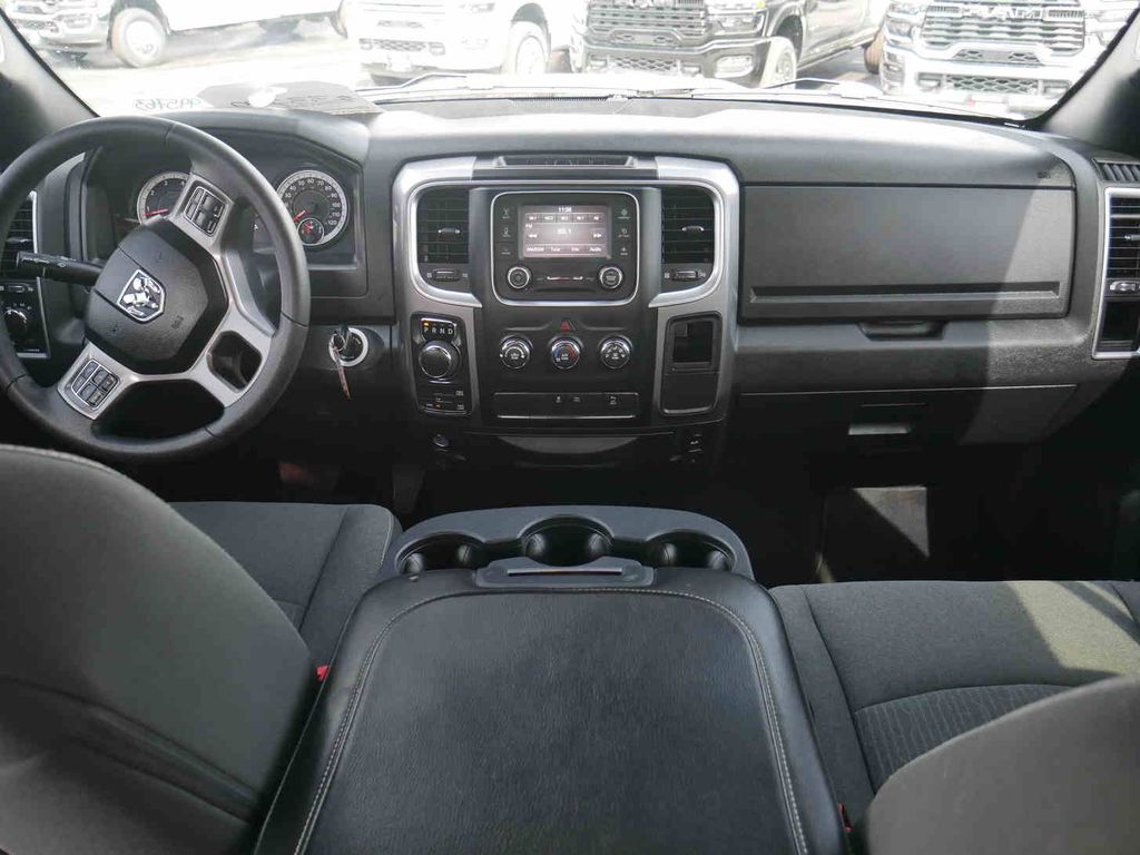 2022 Ram 1500 Classic Warlock photo 4