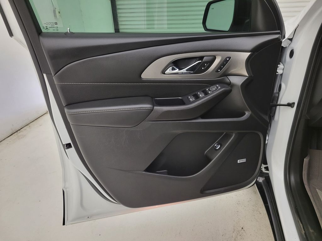 2022 Chevrolet Traverse Premier photo 26