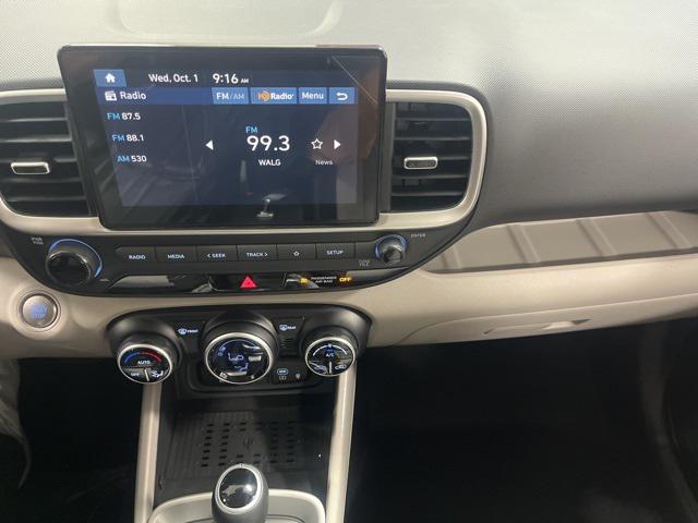 2026 Hyundai Venue SEL photo 14