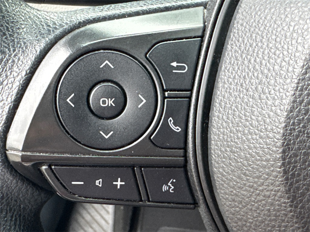 2022 Toyota Corolla Cross L photo 22